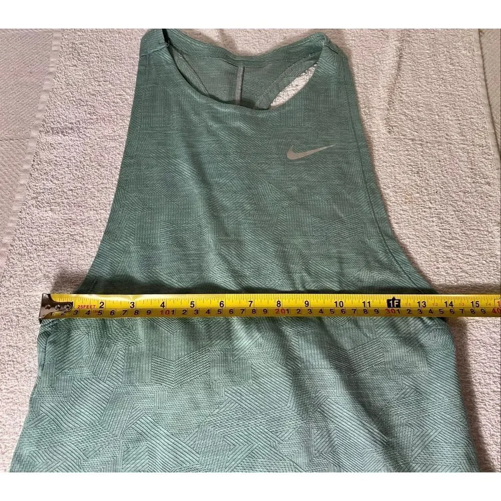 Nike Women's Active Tank Top Size XS Sage Green With Line Print